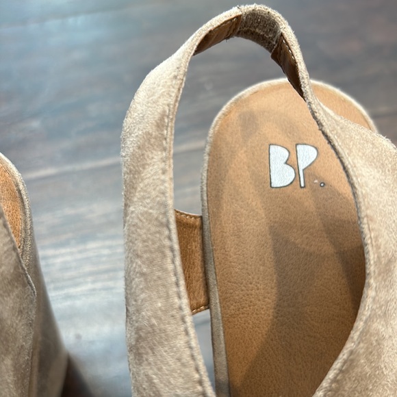 BP tan suede-like wedge open-toe shoes - Picture 3 of 8
